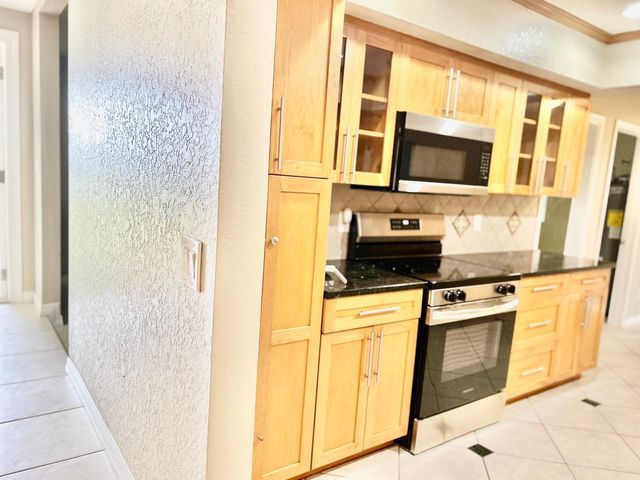 222 NW 92nd Terrace, Coral Springs, FL 33071