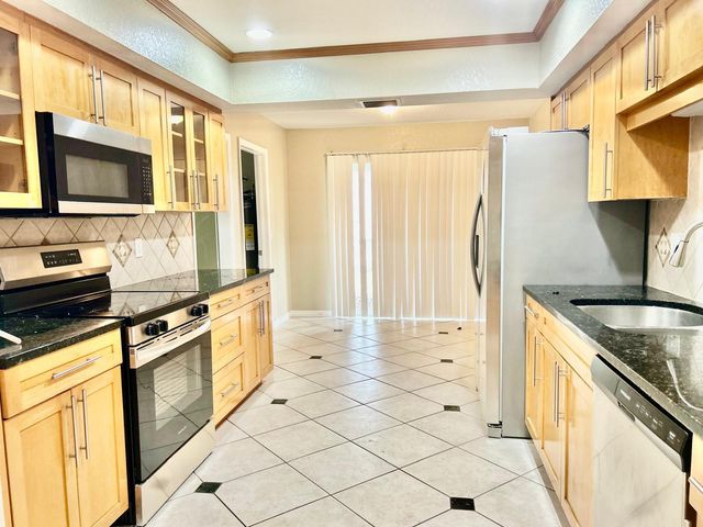 222 NW 92nd Terrace, Coral Springs, FL 33071