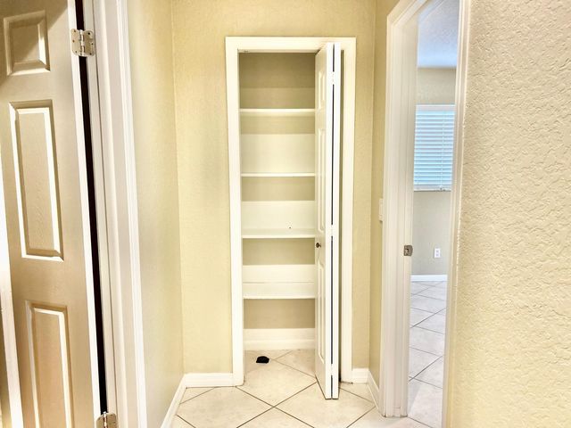 222 NW 92nd Terrace, Coral Springs, FL 33071