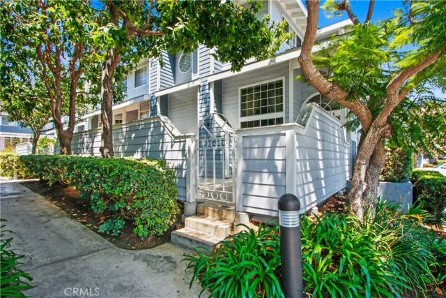 19121 Queensport A, Huntington Beach, CA 92646