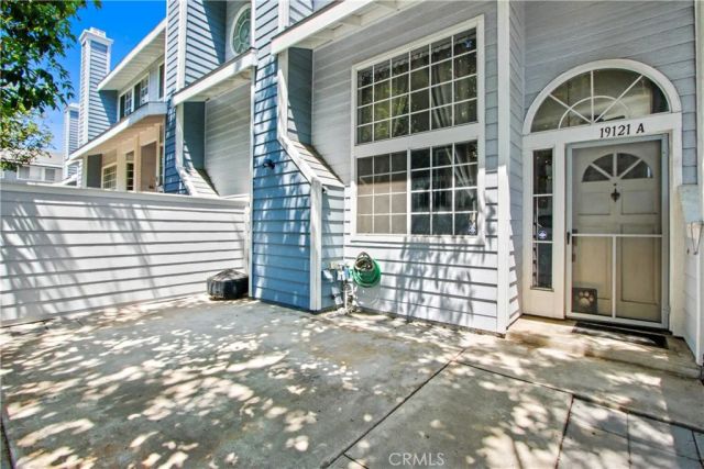 19121 Queensport A, Huntington Beach, CA 92646
