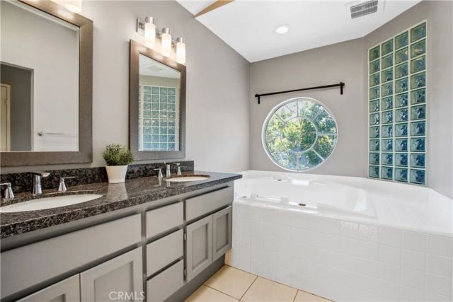 19121 Queensport A, Huntington Beach, CA 92646