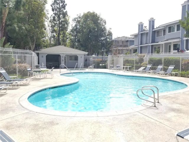 19121 Queensport A, Huntington Beach, CA 92646
