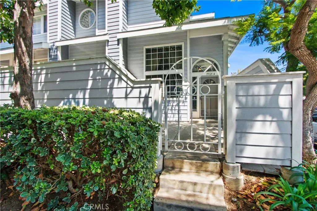 19121 Queensport A, Huntington Beach, CA 92646