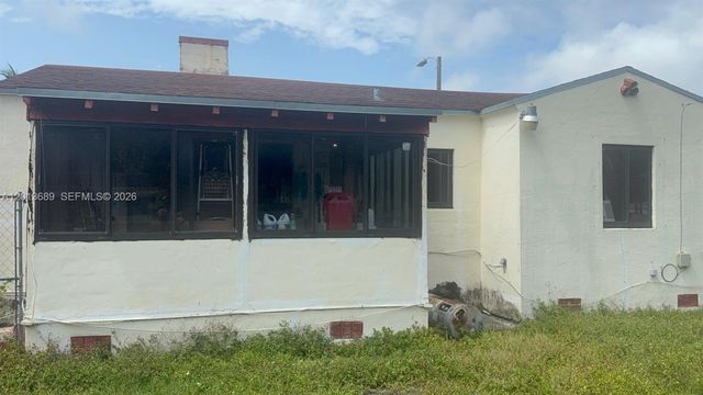 836 NW 49th St, Miami, FL 33127
