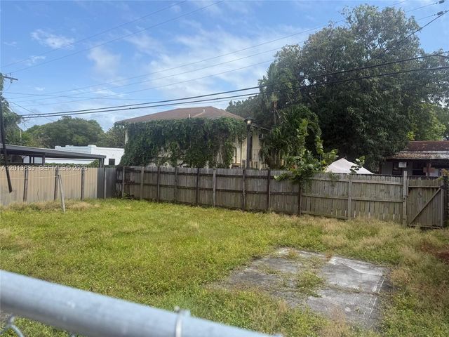 836 NW 49th St, Miami, FL 33127