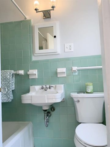 25 Benedict Place, Mobile, AL 36606