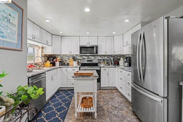611 Riverview Pl, Bethel Island, CA 94511