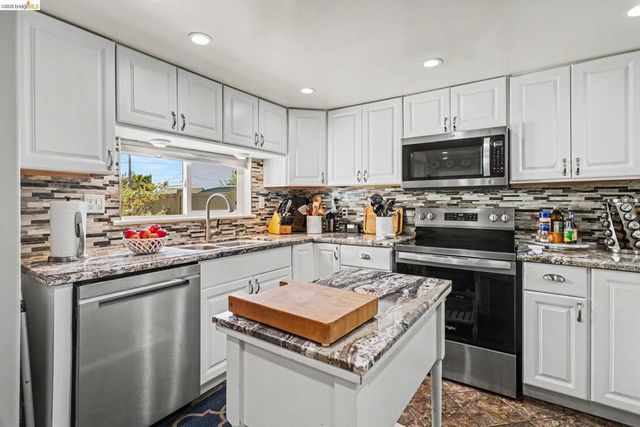 611 Riverview Pl, Bethel Island, CA 94511