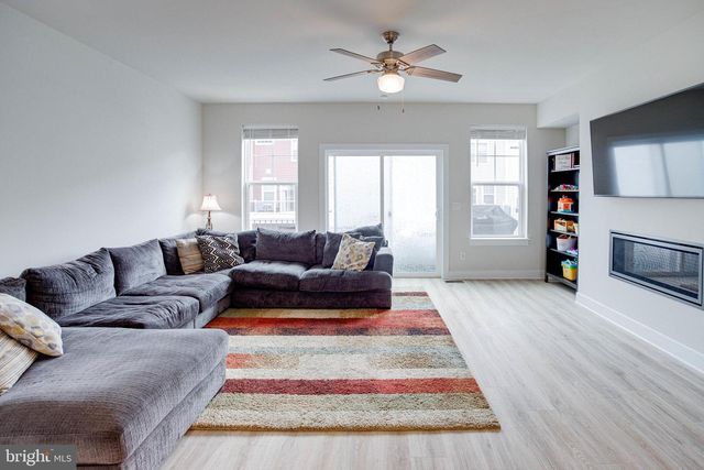 1576 MEADOWLARK GLEN RD, Dumfries, VA 22026