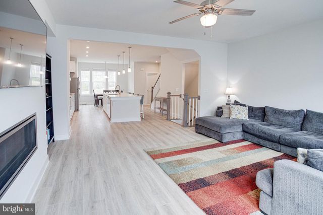 1576 MEADOWLARK GLEN RD, Dumfries, VA 22026