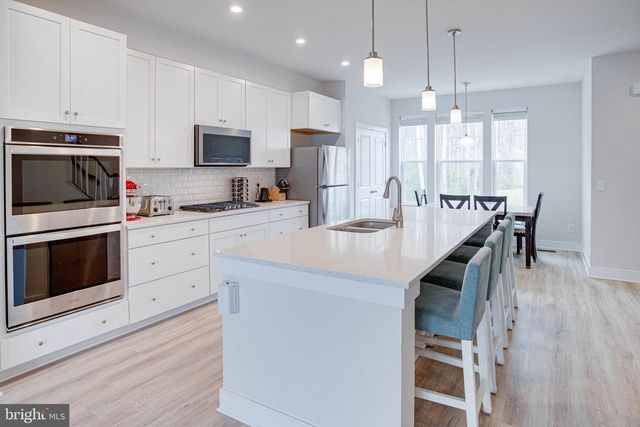 1576 MEADOWLARK GLEN RD, Dumfries, VA 22026