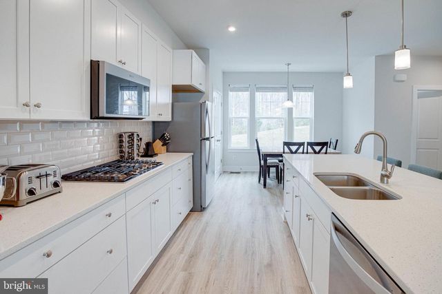 1576 MEADOWLARK GLEN RD, Dumfries, VA 22026