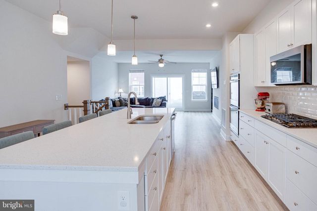 1576 MEADOWLARK GLEN RD, Dumfries, VA 22026