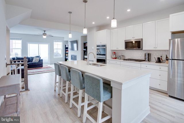 1576 MEADOWLARK GLEN RD, Dumfries, VA 22026