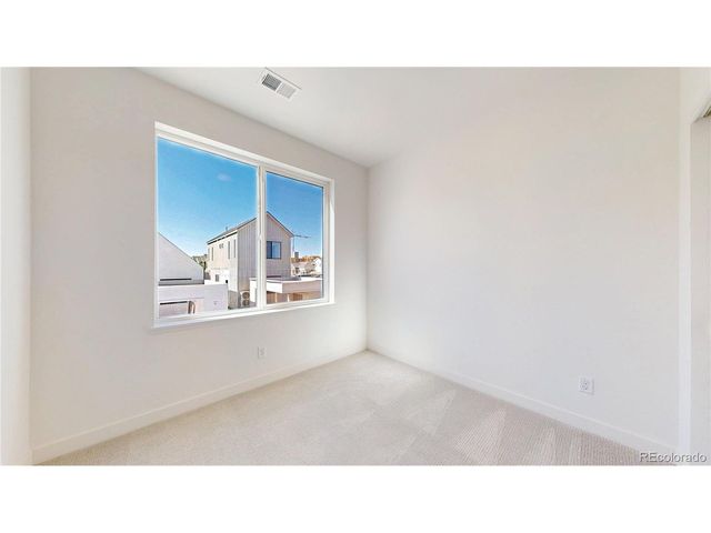 913 Edge Cir, Longmont, CO 80501