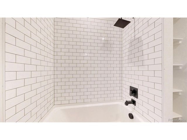 913 Edge Cir, Longmont, CO 80501