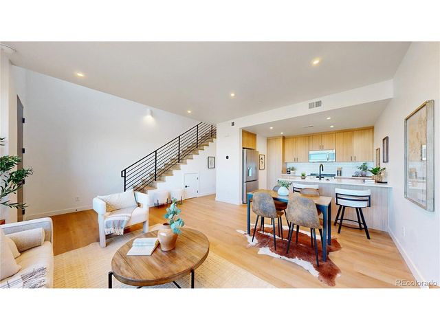 913 Edge Cir, Longmont, CO 80501