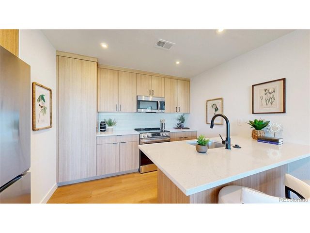 913 Edge Cir, Longmont, CO 80501