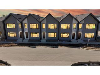 913 Edge Cir, Longmont, CO 80501