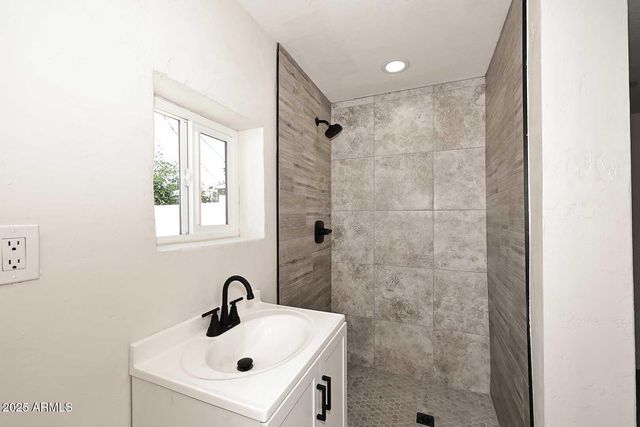 1136 E EVA Street, Phoenix, AZ 85020