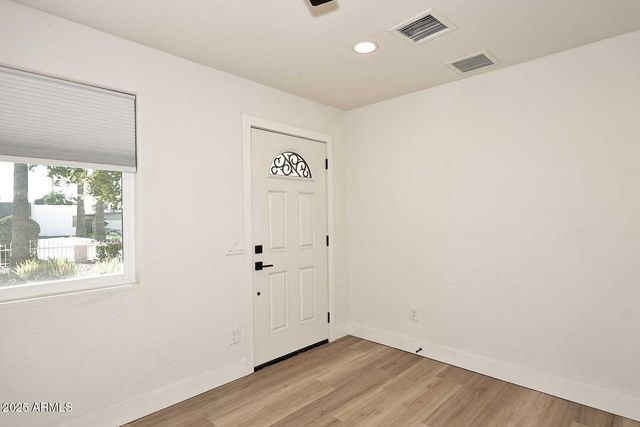 1136 E EVA Street, Phoenix, AZ 85020