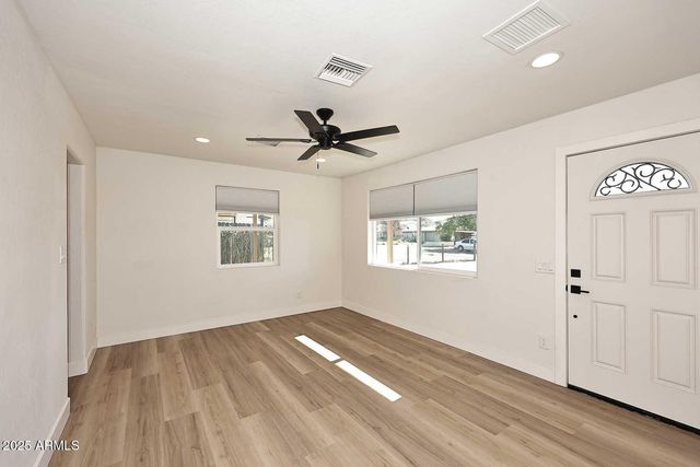 1136 E EVA Street, Phoenix, AZ 85020