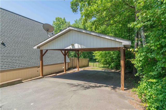 310 James Road, Clemmons, NC 27012