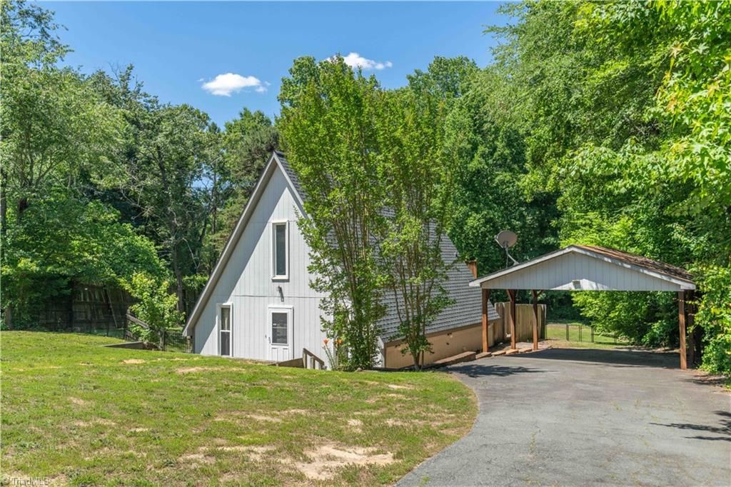 310 James Road, Clemmons, NC 27012