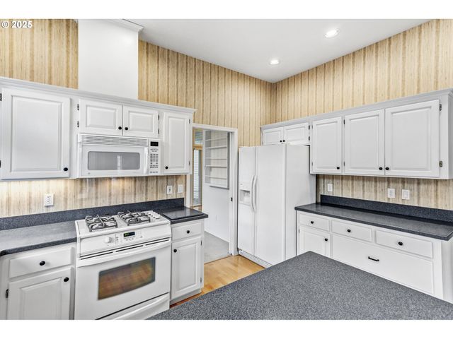 16751 Sw JORDAN Way, Tigard, OR 97224