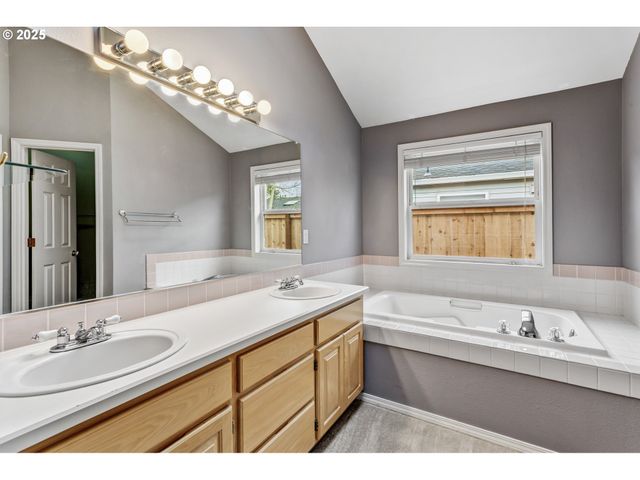 16751 Sw JORDAN Way, Tigard, OR 97224