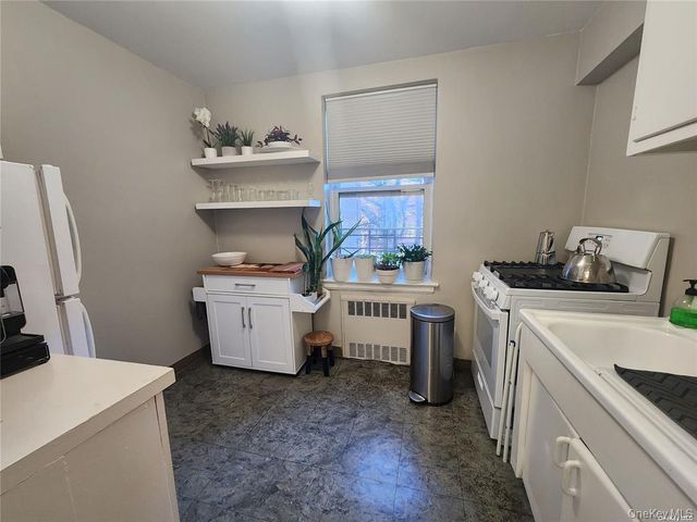 120-10 85 Avenue 2j, Kew Gardens, NY 11415