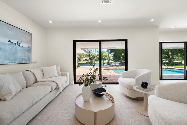 10945 SW 75th Ct, Pinecrest, FL 33156