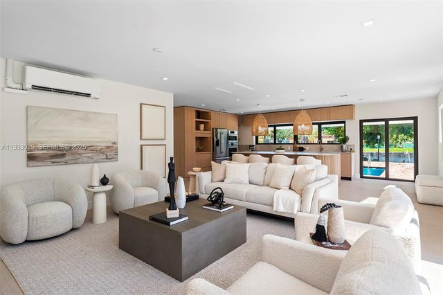 10945 SW 75th Ct, Pinecrest, FL 33156