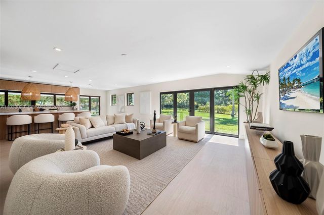 10945 SW 75th Ct, Pinecrest, FL 33156