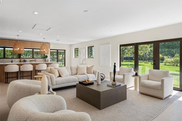 10945 SW 75th Ct, Pinecrest, FL 33156