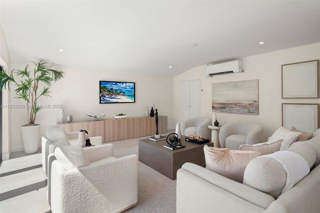 10945 SW 75th Ct, Pinecrest, FL 33156