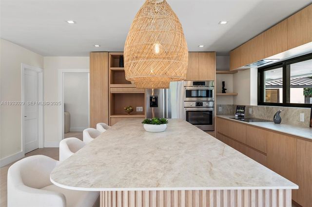 10945 SW 75th Ct, Pinecrest, FL 33156