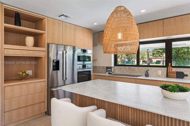 10945 SW 75th Ct, Pinecrest, FL 33156