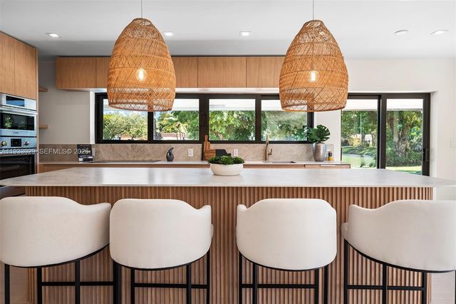 10945 SW 75th Ct, Pinecrest, FL 33156