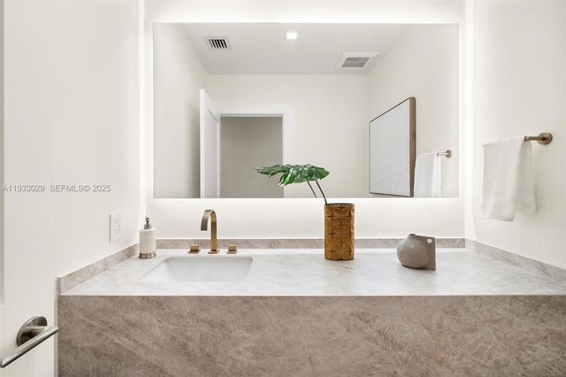 10945 SW 75th Ct, Pinecrest, FL 33156