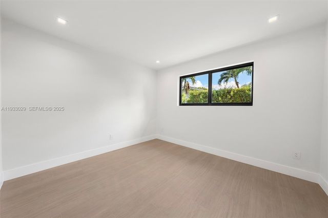 10945 SW 75th Ct, Pinecrest, FL 33156