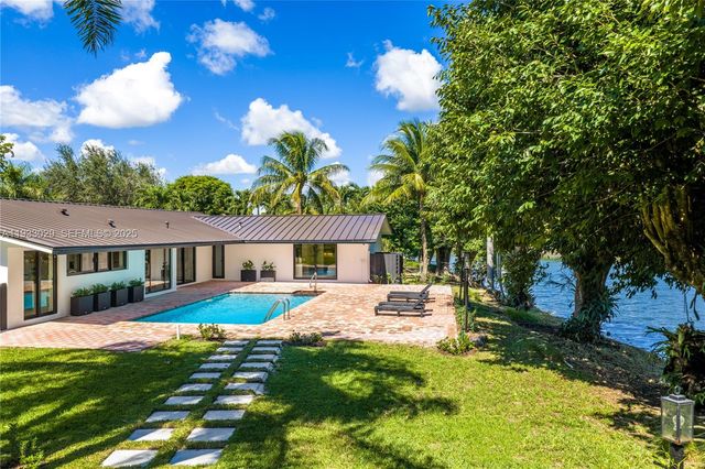 10945 SW 75th Ct, Pinecrest, FL 33156