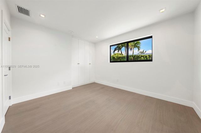 10945 SW 75th Ct, Pinecrest, FL 33156