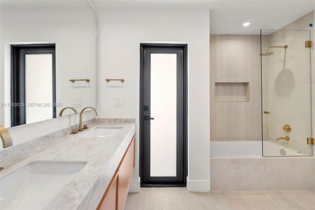 10945 SW 75th Ct, Pinecrest, FL 33156