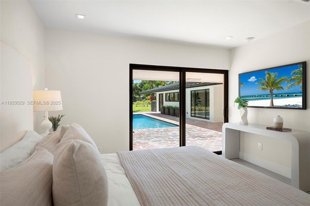 10945 SW 75th Ct, Pinecrest, FL 33156