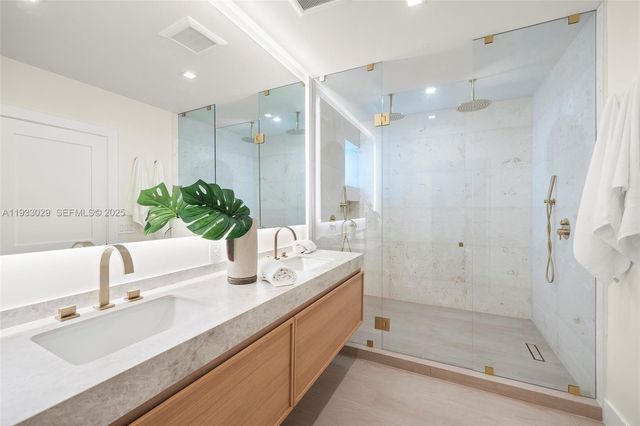 10945 SW 75th Ct, Pinecrest, FL 33156