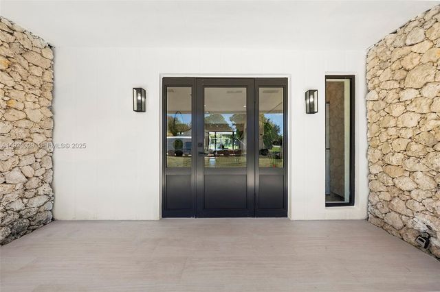 10945 SW 75th Ct, Pinecrest, FL 33156