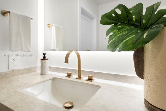 10945 SW 75th Ct, Pinecrest, FL 33156