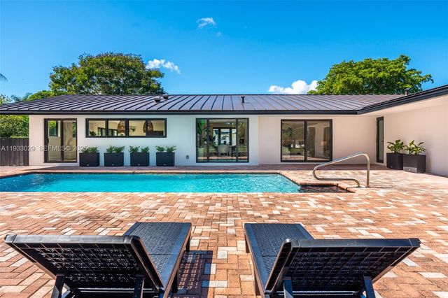 10945 SW 75th Ct, Pinecrest, FL 33156